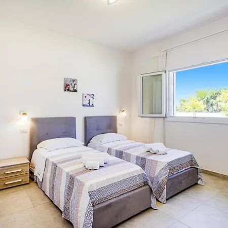 Villa Ares By